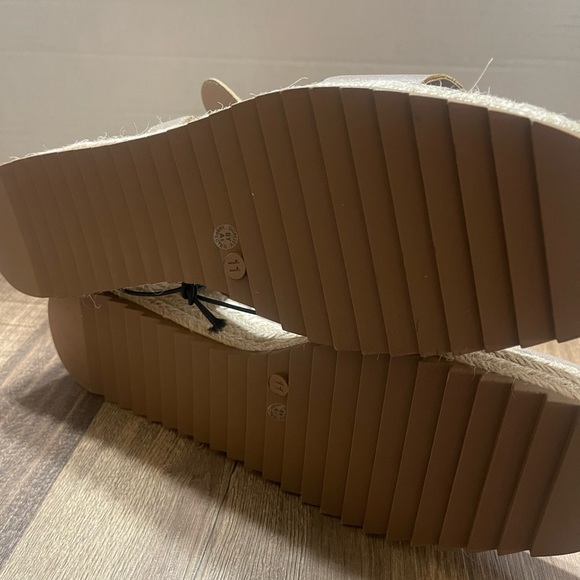 New women’s  a.n.a Sandles size 11 - Picture 3 of 7